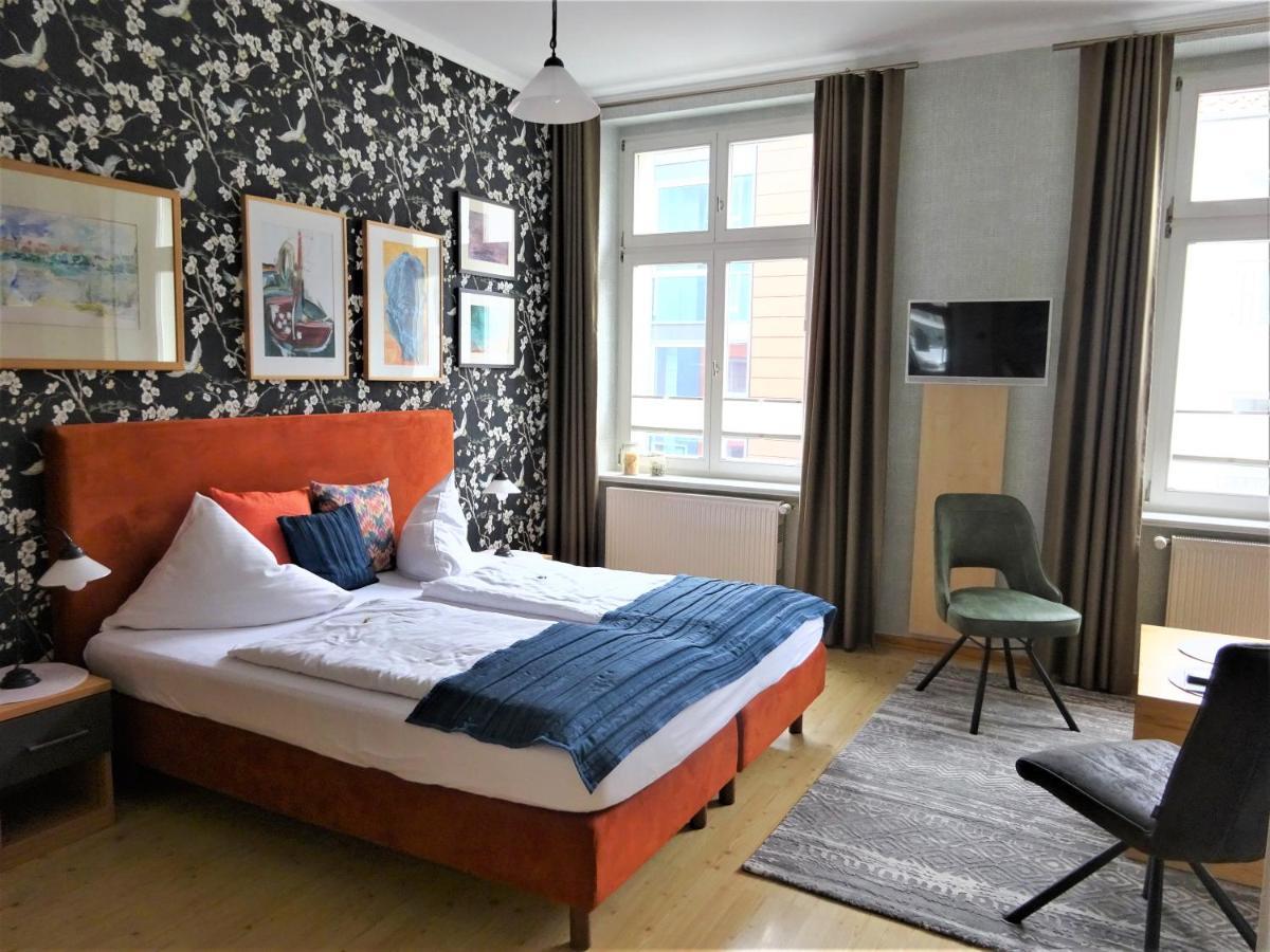 Hotel Pension Zur Faehrbruecke Щралзунд Екстериор снимка
