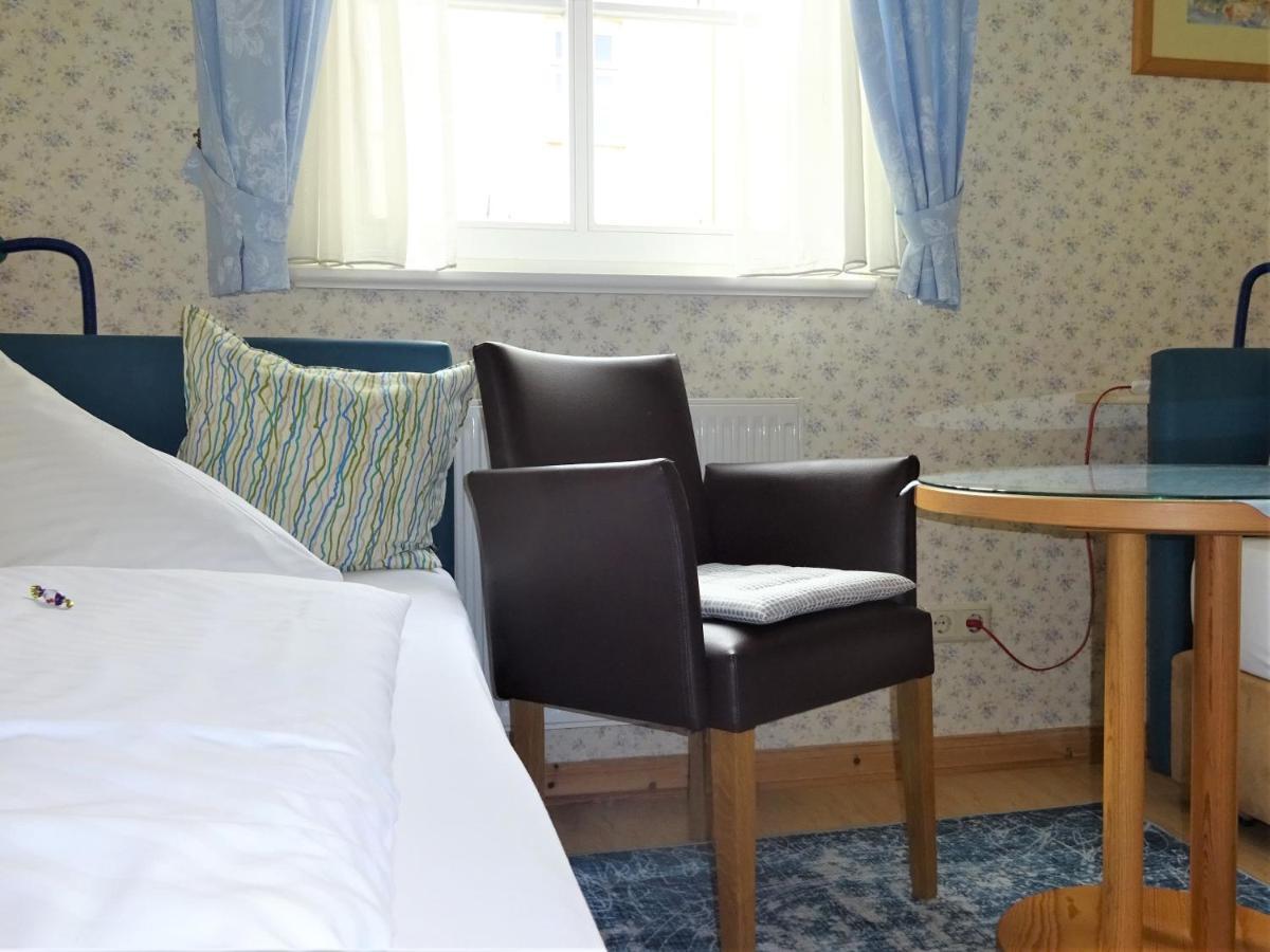 Hotel Pension Zur Faehrbruecke Щралзунд Екстериор снимка