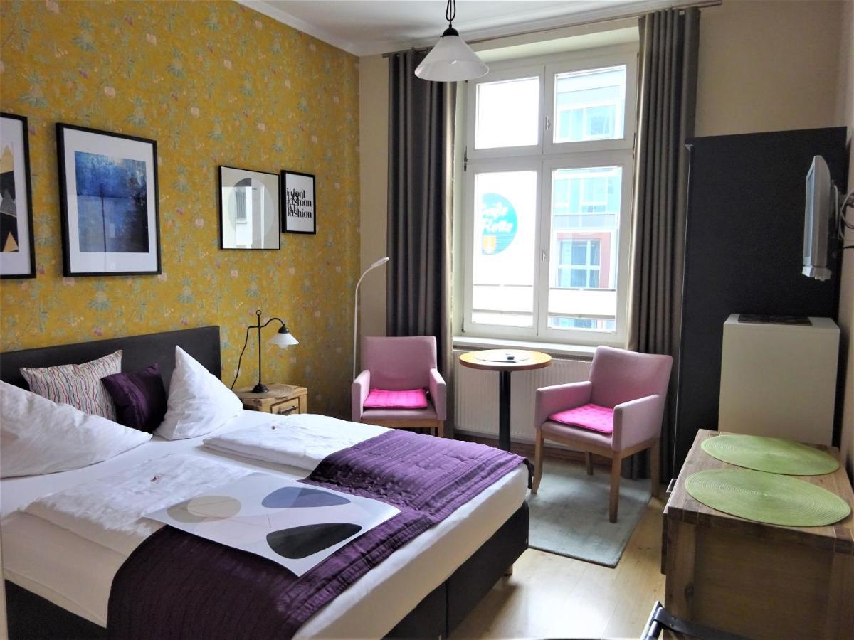 Hotel Pension Zur Faehrbruecke Щралзунд Екстериор снимка