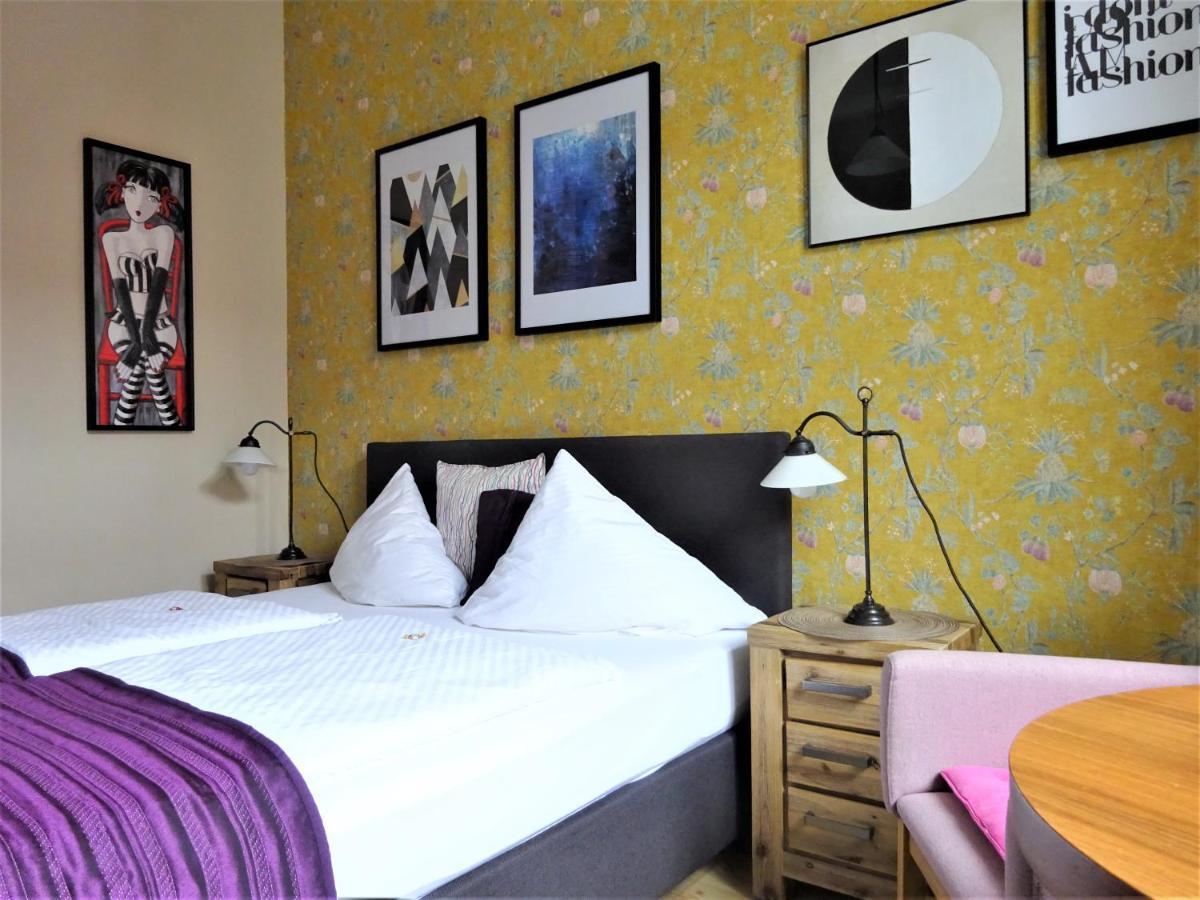 Hotel Pension Zur Faehrbruecke Щралзунд Екстериор снимка