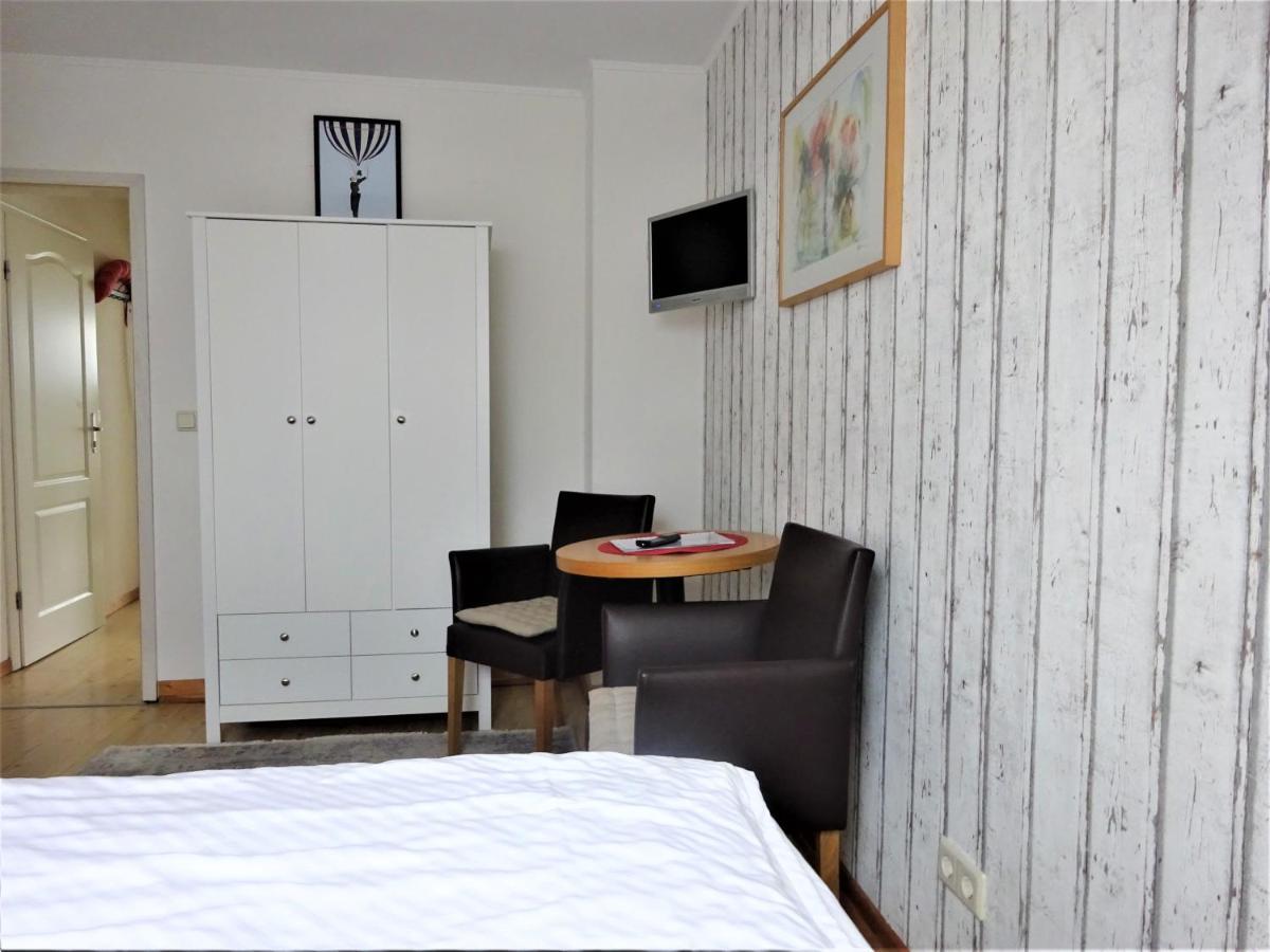 Hotel Pension Zur Faehrbruecke Щралзунд Екстериор снимка