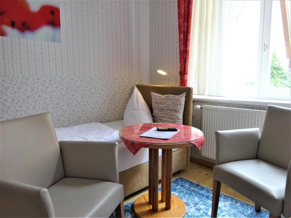 Hotel Pension Zur Faehrbruecke Щралзунд Екстериор снимка